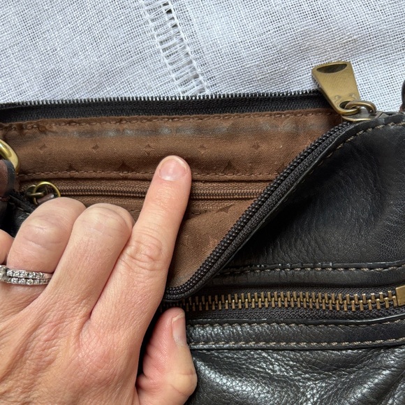 Fossil Vintage Black Leather Crossbody Bag - Picture 10 of 16